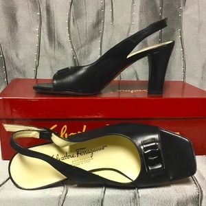 Salvatore Ferragamo Boutique Navarina black leather size 5.5 w/ box and bag.